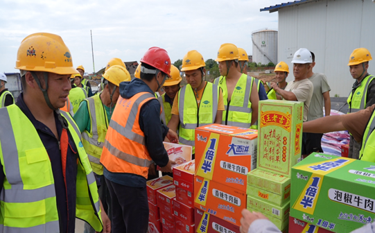 公司工會(huì)慰問市政工程公司海綿城市項(xiàng)目施工人員